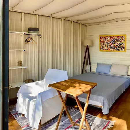 לינה וארוחת בוקר Sens קס