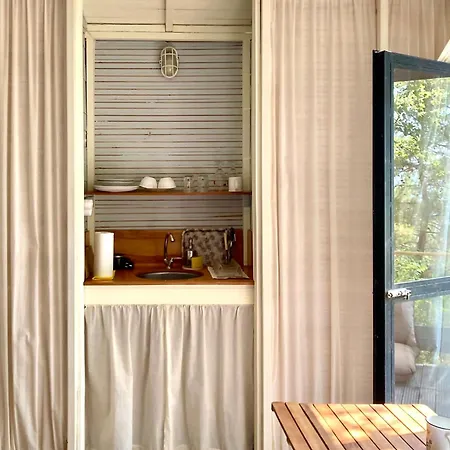 Sens לינה וארוחת בוקר