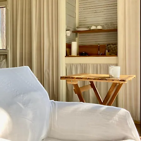 לינה וארוחת בוקר Sens 3*