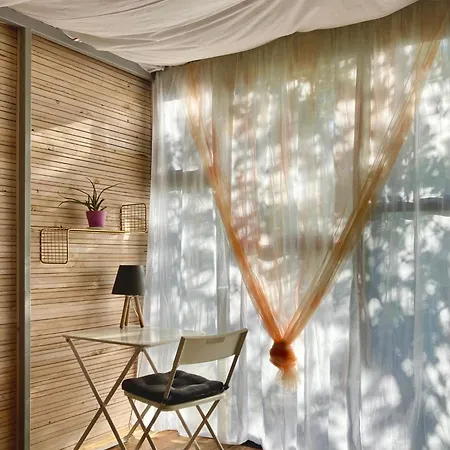 Sens לינה וארוחת בוקר 3*