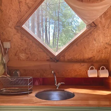 לינה וארוחת בוקר Sens 3*